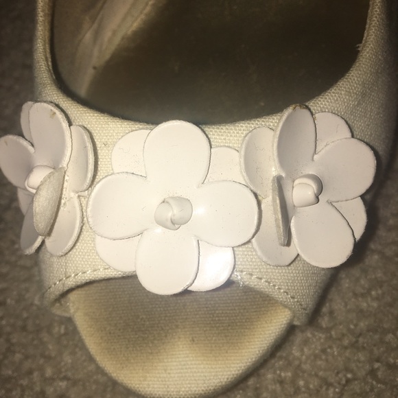 Montego Bay Club ivory flower wedges - Picture 6 of 6
